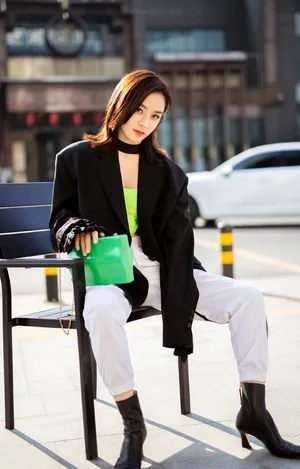 袁姗姗酷美养眼街拍图片_2