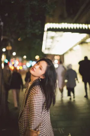 李沁深夜街拍写真图片_2