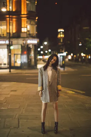 李沁深夜街拍写真图片_11