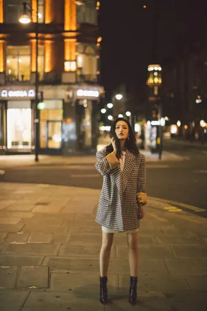 李沁深夜街拍写真图片_12