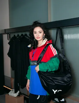 杨幂时尚潮流甜酷写真图片_3