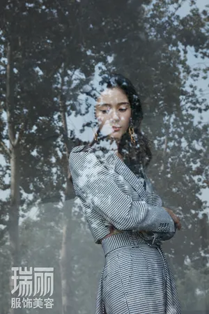 王媛可瑞丽服饰美容杂志封面写真_5