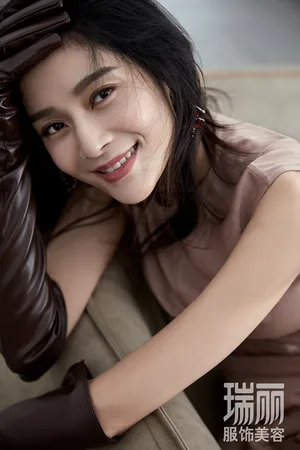王媛可瑞丽服饰美容杂志封面写真_8