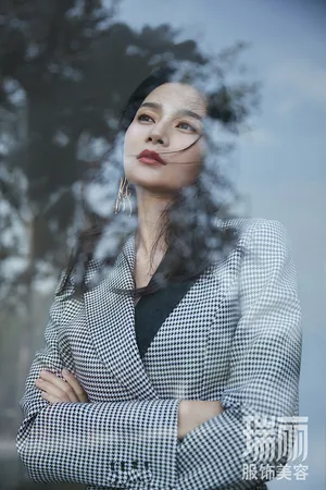 王媛可瑞丽服饰美容杂志封面写真_9