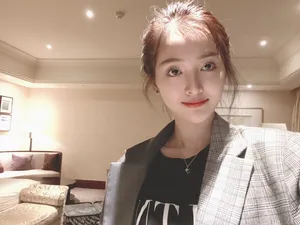 吴宣仪干练气质自拍照图片_3