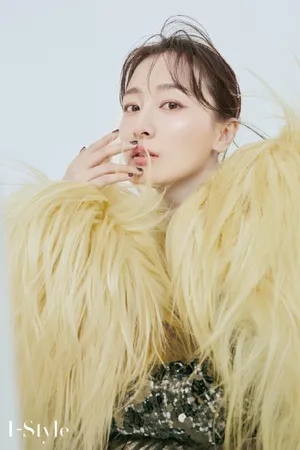 叶青鲜明色彩文艺写真图片