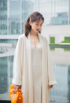 李斯羽温柔率性写真图片
