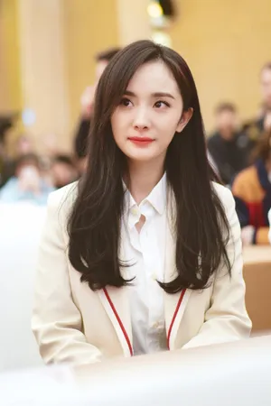 杨幂职场OL风知性写真图片_8