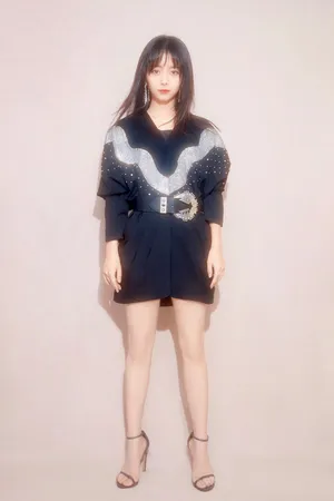 谭松韵时尚飒爽写真图片