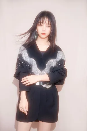 谭松韵时尚飒爽写真图片_5