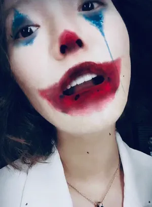 王珞丹小丑妆容自拍图片_2
