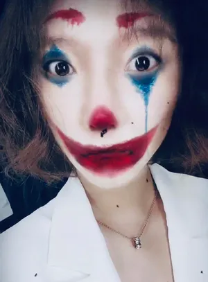 王珞丹小丑妆容自拍图片_4