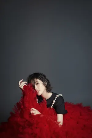 唐艺昕性感魅力杂志写真大片_6