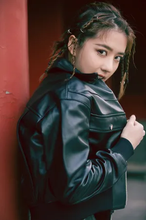 李凯馨酷美皮衣写真图片