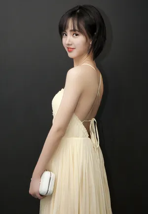 程小蒙露背礼服性感活动照图片第1张