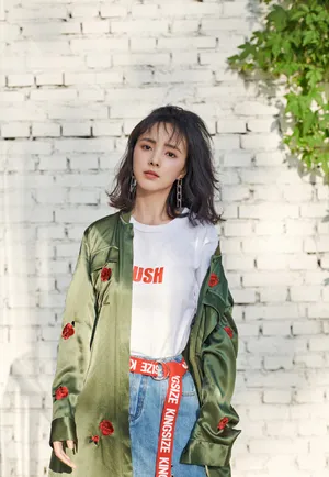 程小蒙运动风时尚性感写真第1张