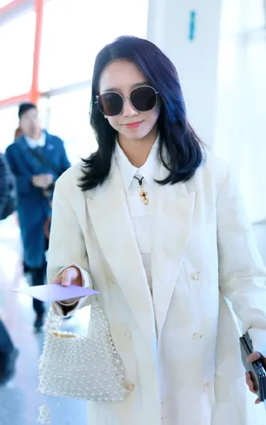 孟美岐酷美大方街拍照图片_3