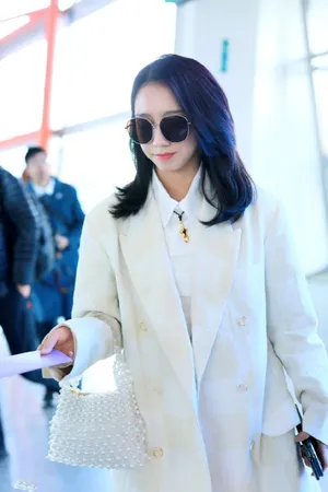 孟美岐酷美大方街拍照图片_4