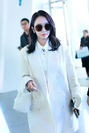 孟美岐酷美大方街拍照图片_5