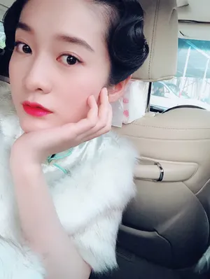 张雪迎复古旗袍造型图片