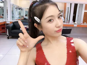 李兰迪绿洲清秀自拍图片