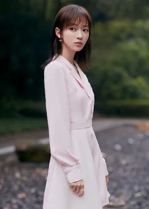 吴谨言优雅温婉写真图片