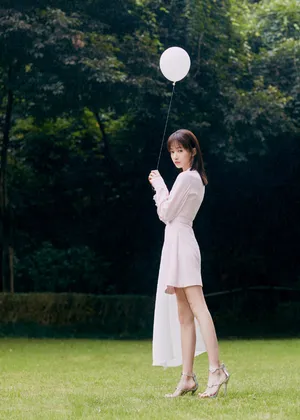 吴谨言优雅温婉写真图片_1