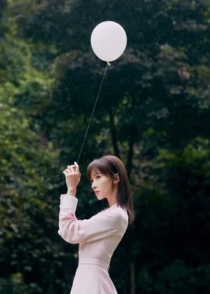 吴谨言优雅温婉写真图片_3