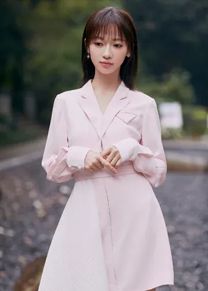 吴谨言优雅温婉写真图片_4