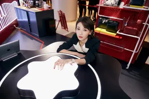吴谨言优雅干练活动照图片_4