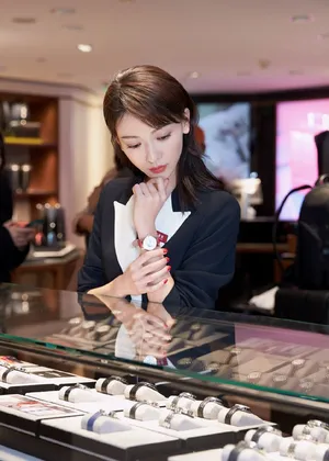 吴谨言优雅干练活动照图片_5