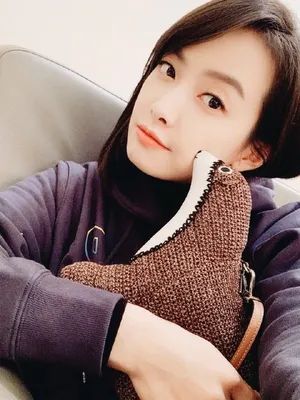 宋茜俏皮居家私服照图片