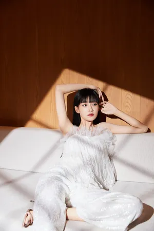 孙怡仙气白裙唯美写真图片