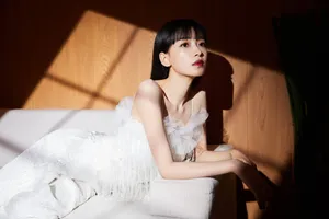 孙怡仙气白裙唯美写真图片