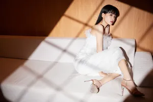 孙怡仙气白裙唯美写真图片_2