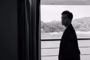 张若昀超帅黑白写真图片_2