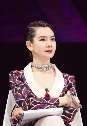 戚薇复古造型性感写真图片_8