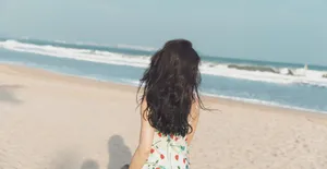 程晓玥唯美海边旅拍照图片_9
