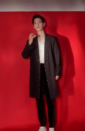 肖战斯文帅气写真图片_3