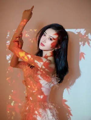 景甜粉裙优雅性感写真图片