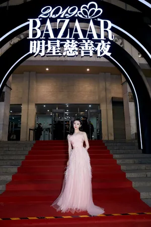 景甜粉裙优雅性感写真图片_4