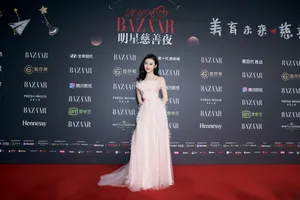 景甜粉裙优雅性感写真图片_5
