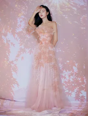 景甜粉裙优雅性感写真图片_8