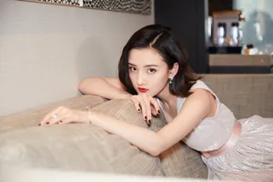 宋祖儿薄荷长裙优雅写真图片_3