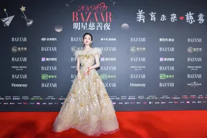 古力娜扎羽毛裙性感写真图片_4