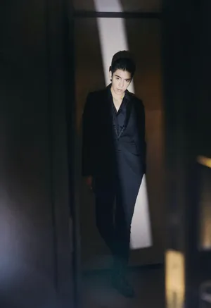 王子异明星慈善夜酷黑写真图片_7
