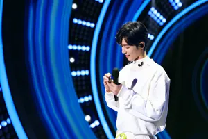 肖战墨绿色刺绣西装帅气图片_1