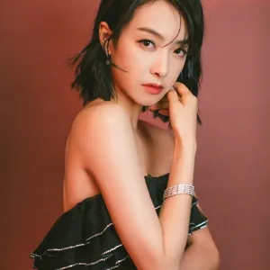 宋茜抹胸长裙性感写真图片
