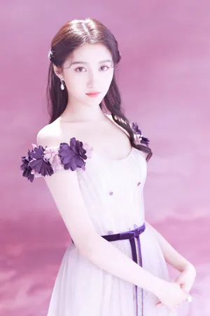 关晓彤鲜花裙明星慈善夜写真图片