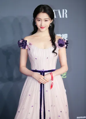 关晓彤鲜花裙明星慈善夜写真图片_2